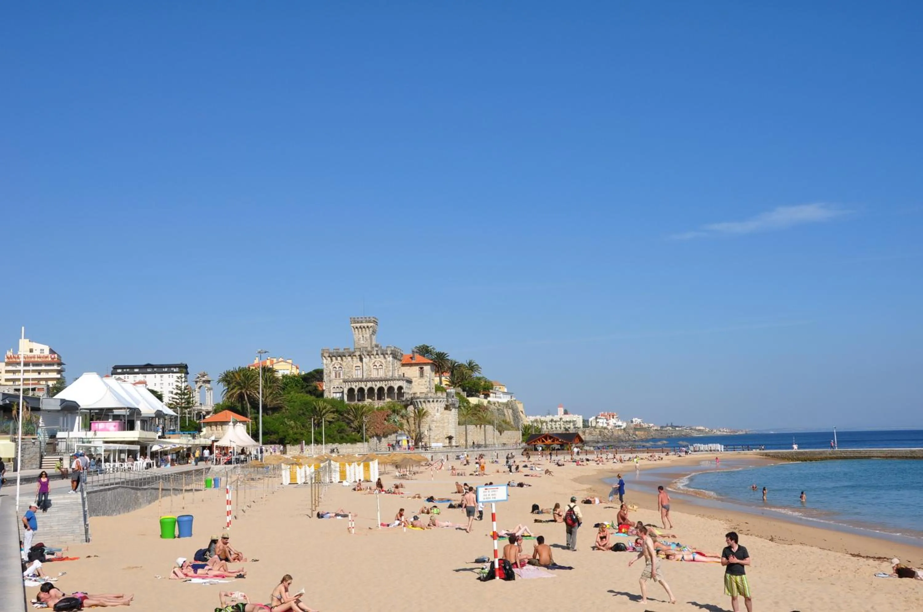 Beach in Somewhere - Estoril Guesthouse