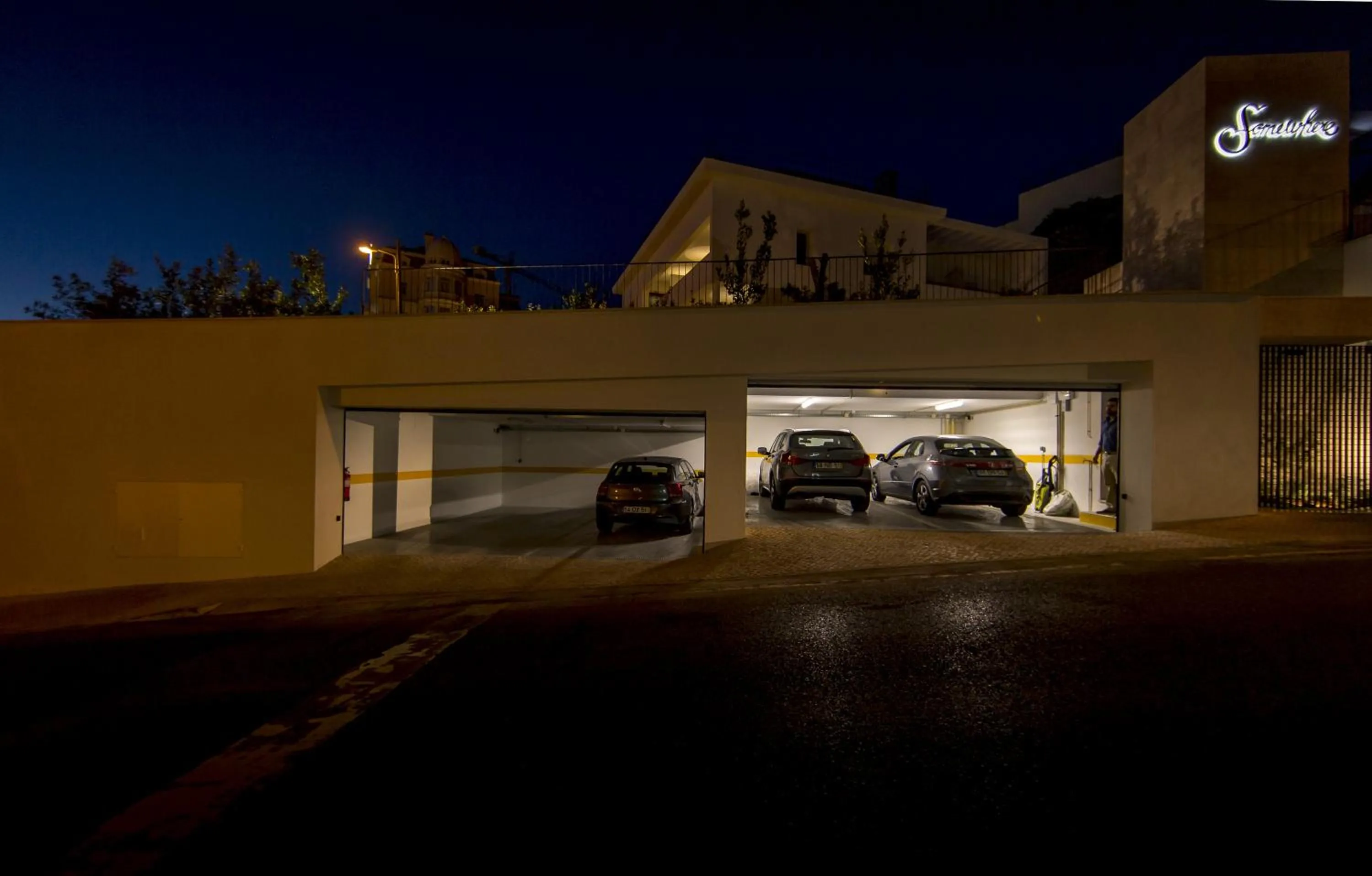 Property building in Somewhere - Estoril Guesthouse