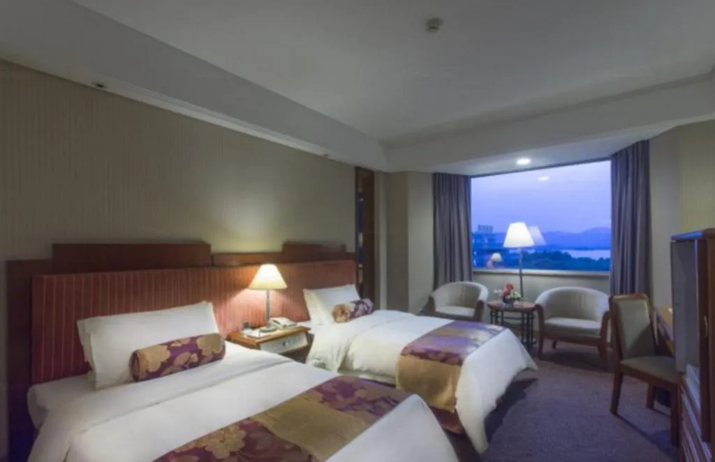 Bed in Haihua Hotel Hangzhou