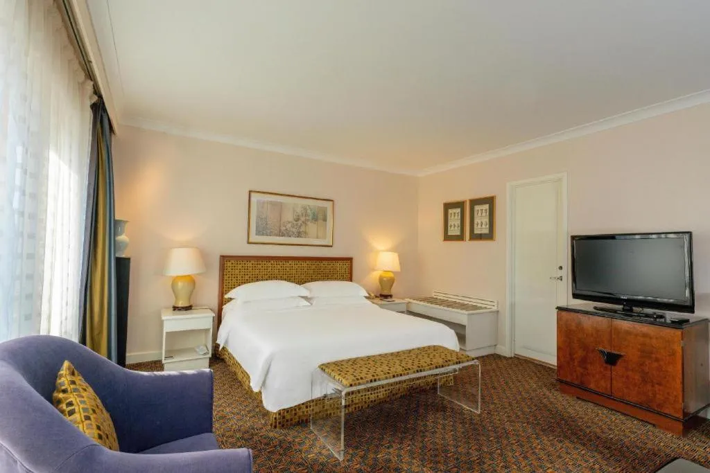 Bed in Grand Skylight Hotel Royal, Beijing