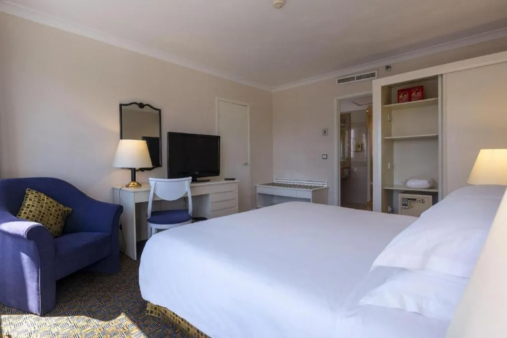 Bed in Grand Skylight Hotel Royal, Beijing