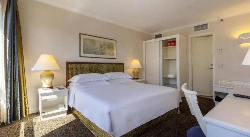 Bed in Grand Skylight Hotel Royal, Beijing