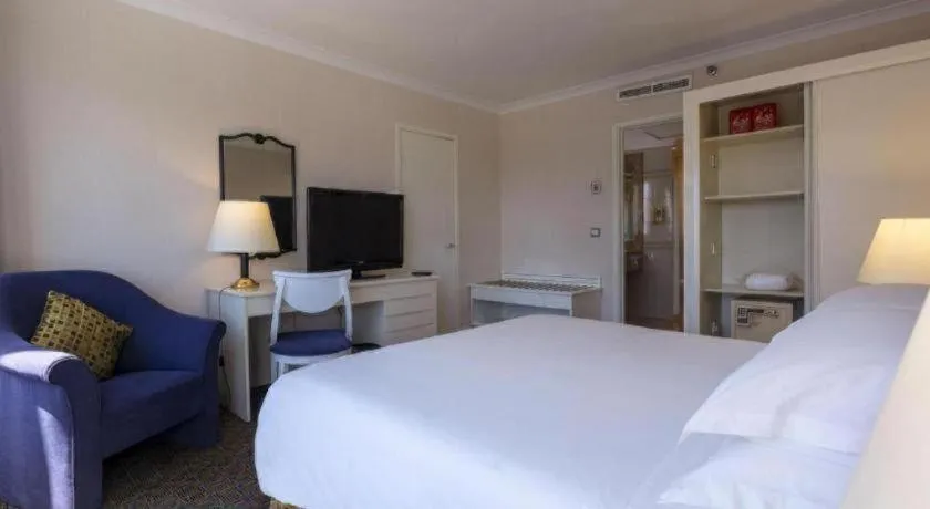 Bed in Grand Skylight Hotel Royal, Beijing