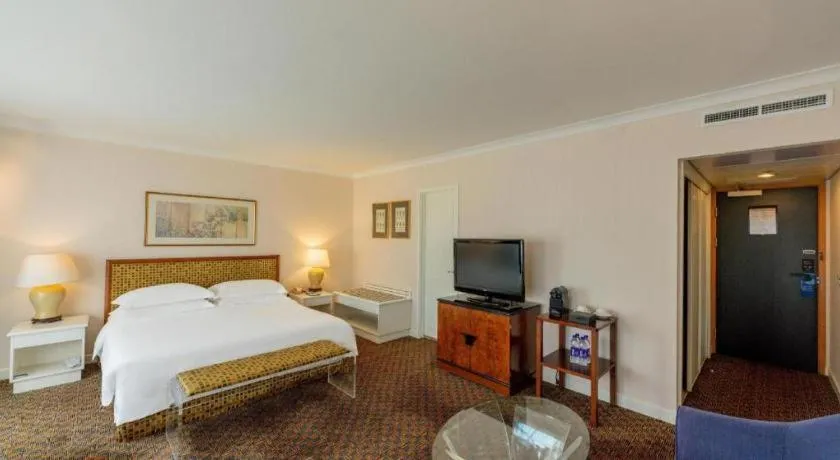 Bed in Grand Skylight Hotel Royal, Beijing