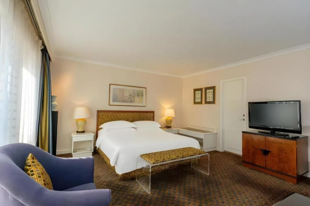 Bed in Grand Skylight Hotel Royal, Beijing