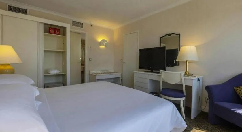 Bed in Grand Skylight Hotel Royal, Beijing