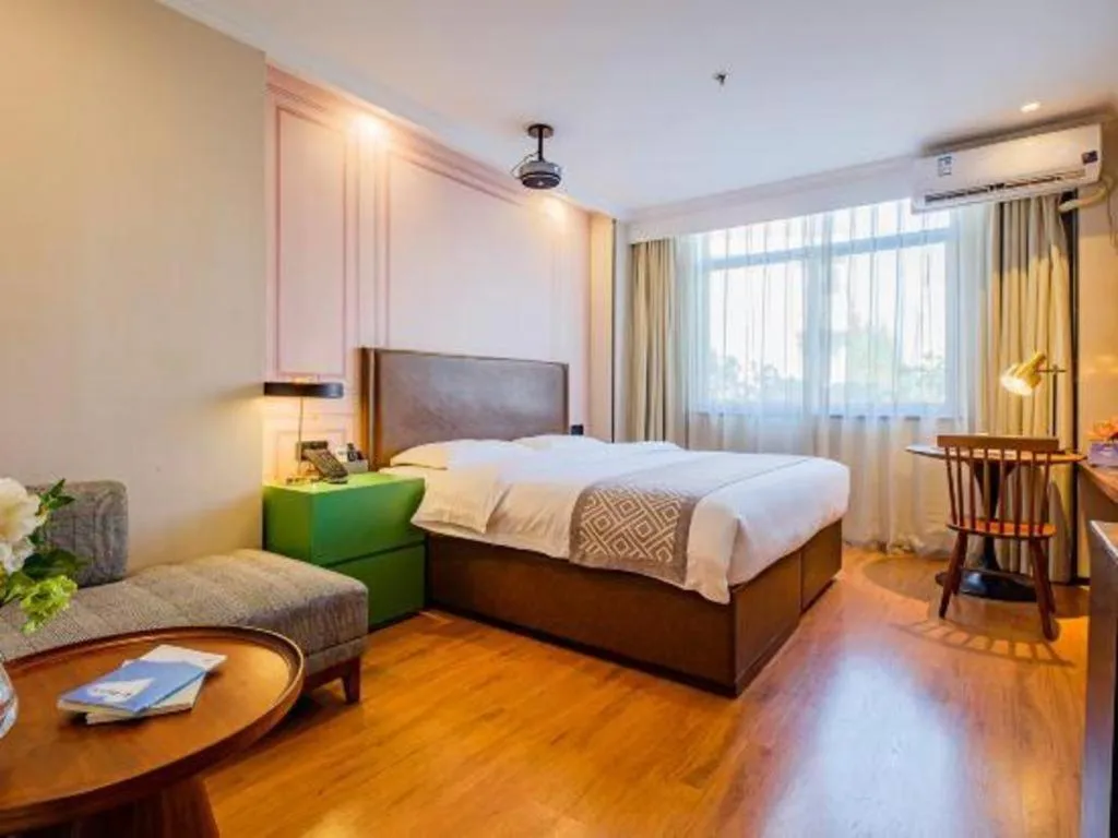 Bed in GME NanJing CaoChanGMEn Nanyihou Stress Hotel