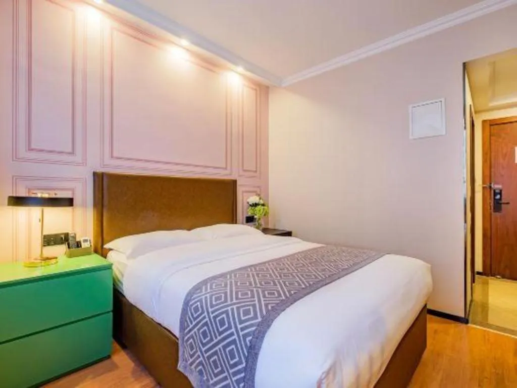 Bed in GME NanJing CaoChanGMEn Nanyihou Stress Hotel