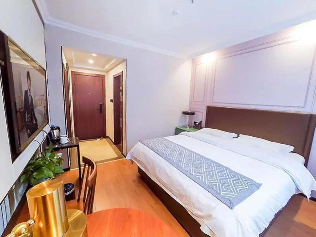 Bed in GME NanJing CaoChanGMEn Nanyihou Stress Hotel