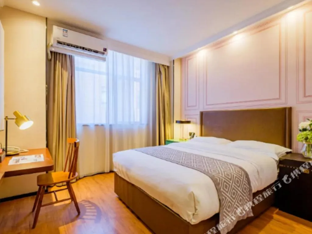 Bed in GME NanJing CaoChanGMEn Nanyihou Stress Hotel