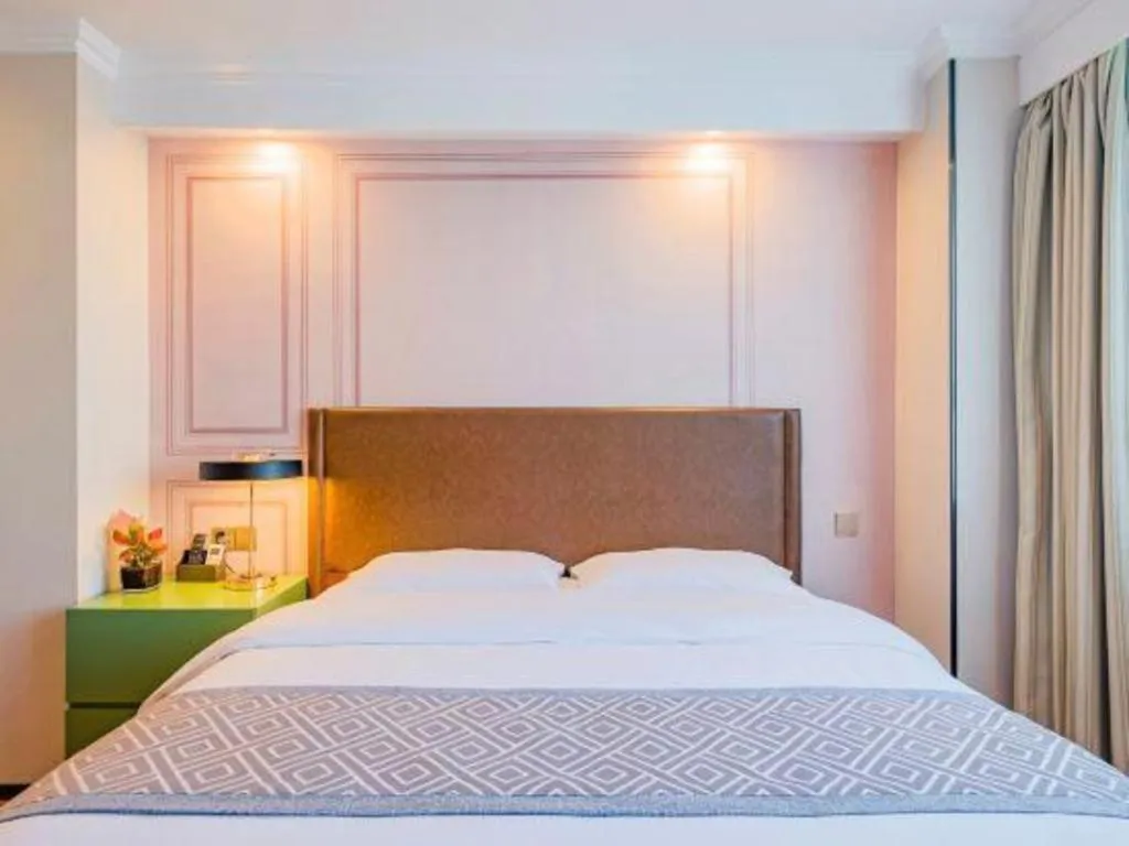 Bed in GME NanJing CaoChanGMEn Nanyihou Stress Hotel