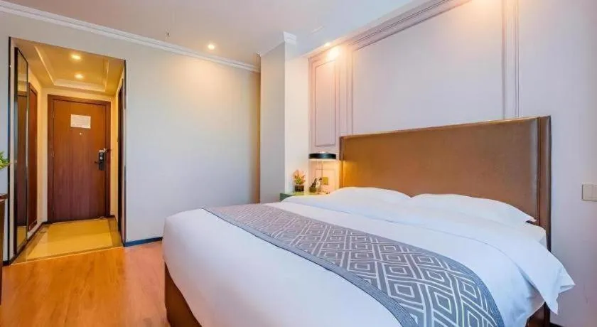 Bed in GME NanJing CaoChanGMEn Nanyihou Stress Hotel