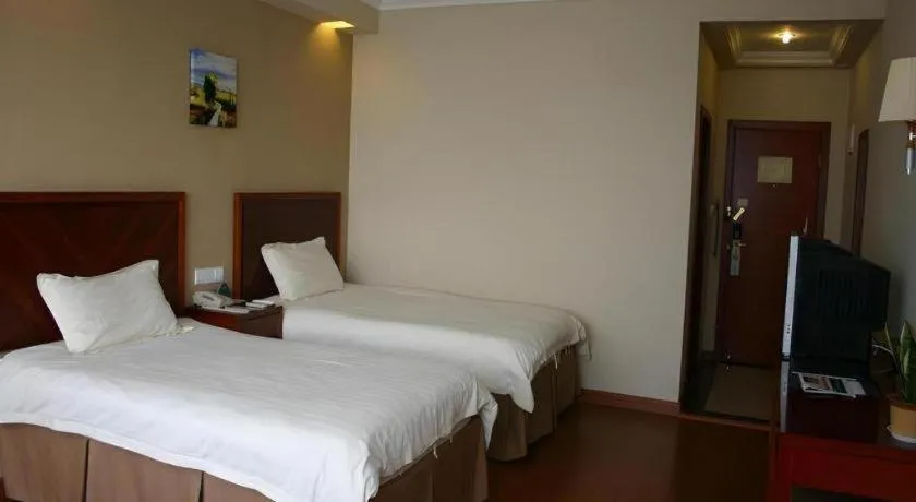 Bed in GreenTree Inn Rizhao Train Station