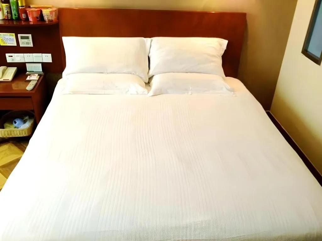 Bed in GreenTree Inn Rizhao Train Station