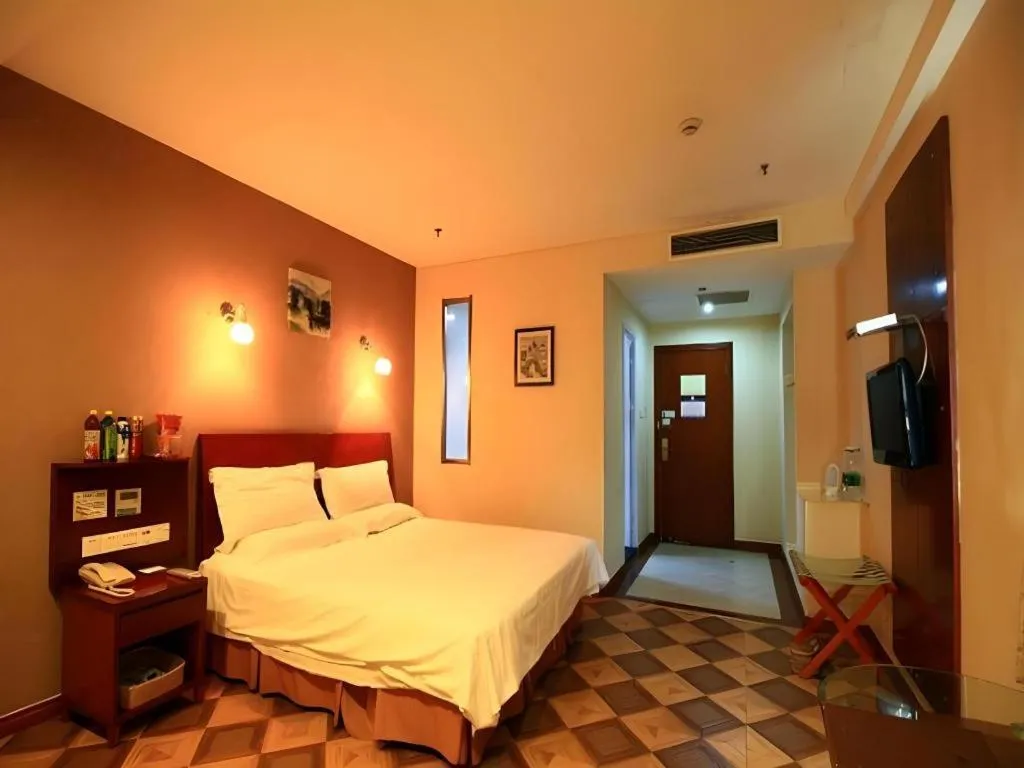 Bed in GreenTree Inn Rizhao Train Station