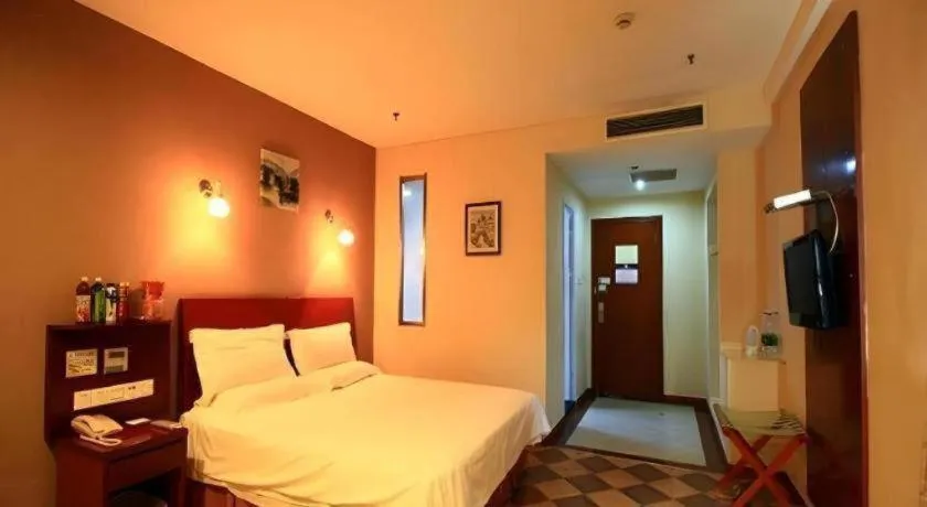 Bed in GreenTree Inn Rizhao Train Station