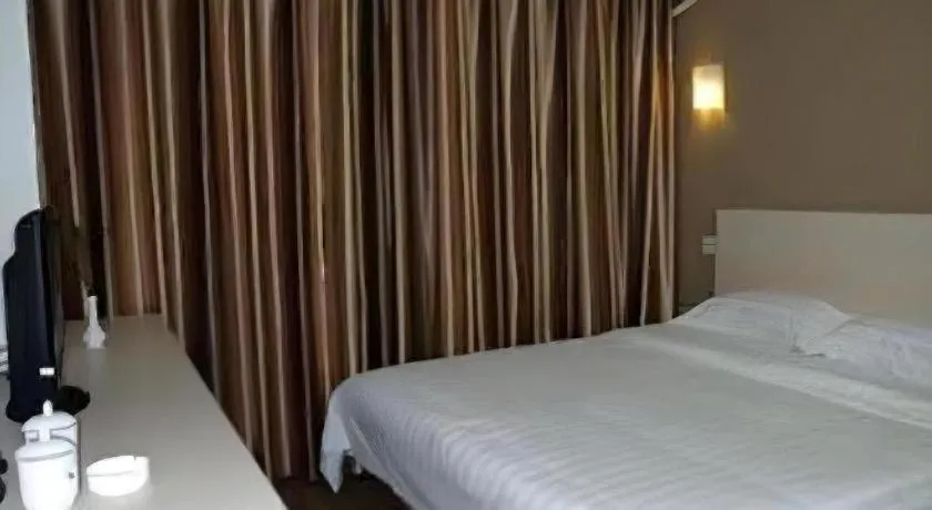 Bed in GreenTree Inn Rizhao Train Station