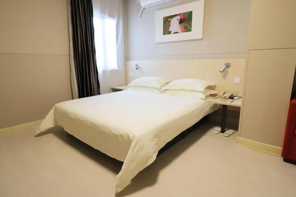 Bed in Jinjiang Inn Shanghai Minhang Zhuanqiao