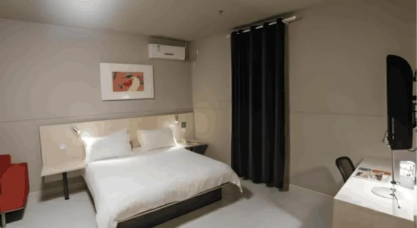 Bed in Jinjiang Inn Shanghai Minhang Zhuanqiao