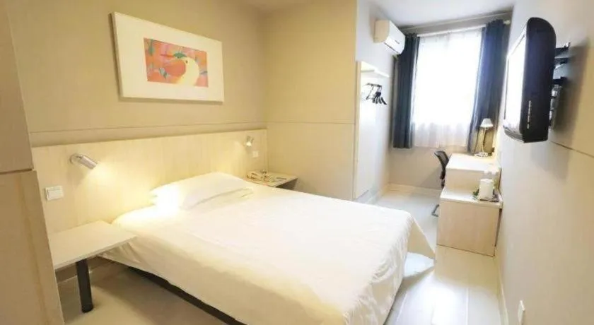 Bed in Jinjiang Inn Shanghai Minhang Zhuanqiao