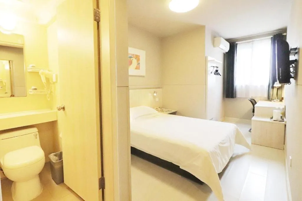 Bed in Jinjiang Inn Shanghai Minhang Zhuanqiao