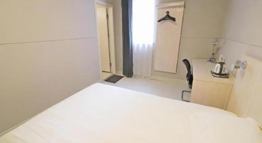 Bed in Jinjiang Inn Shanghai Minhang Zhuanqiao