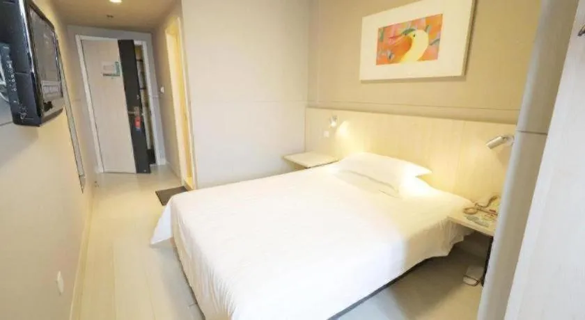 Bed in Jinjiang Inn Shanghai Minhang Zhuanqiao