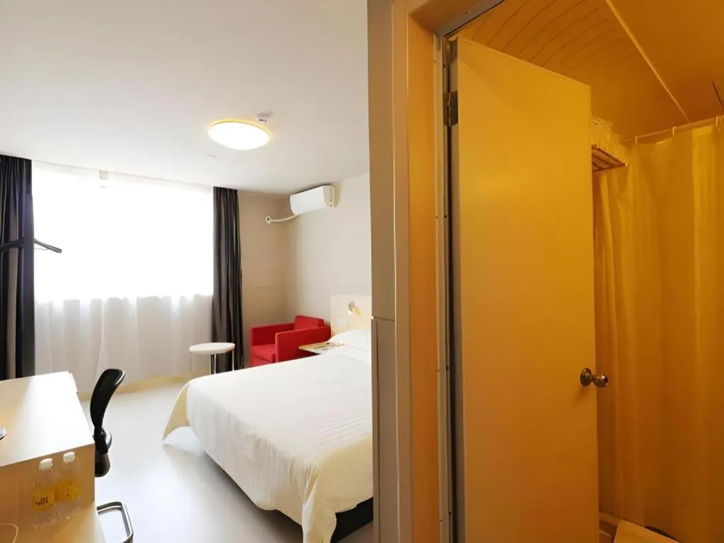 Bed in Jinjiang Inn Shanghai Minhang Zhuanqiao