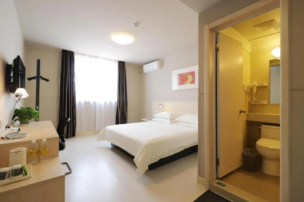 Bed in Jinjiang Inn Shanghai Minhang Zhuanqiao