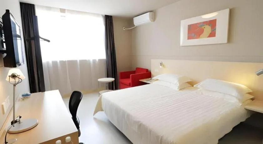 Bed in Jinjiang Inn Shanghai Minhang Zhuanqiao