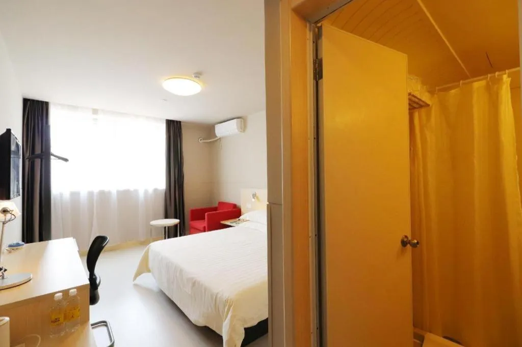 Bed in Jinjiang Inn Shanghai Minhang Zhuanqiao