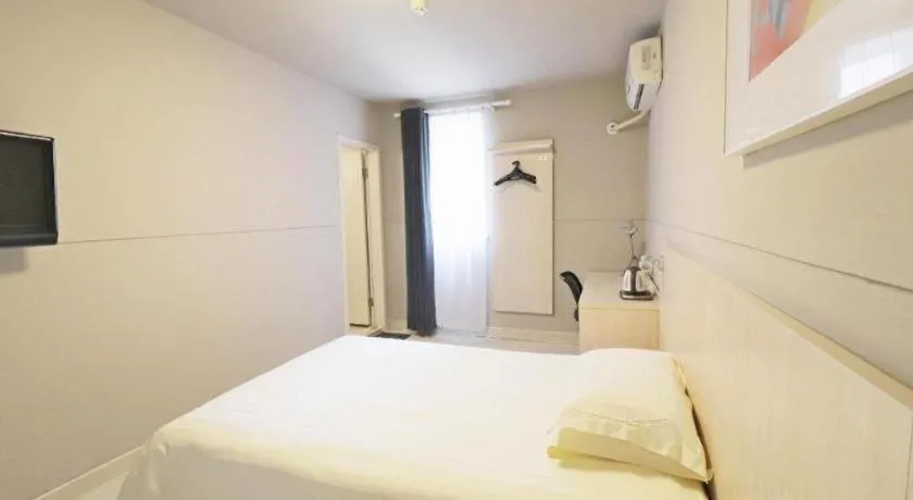 Bed in Jinjiang Inn Shanghai Minhang Zhuanqiao