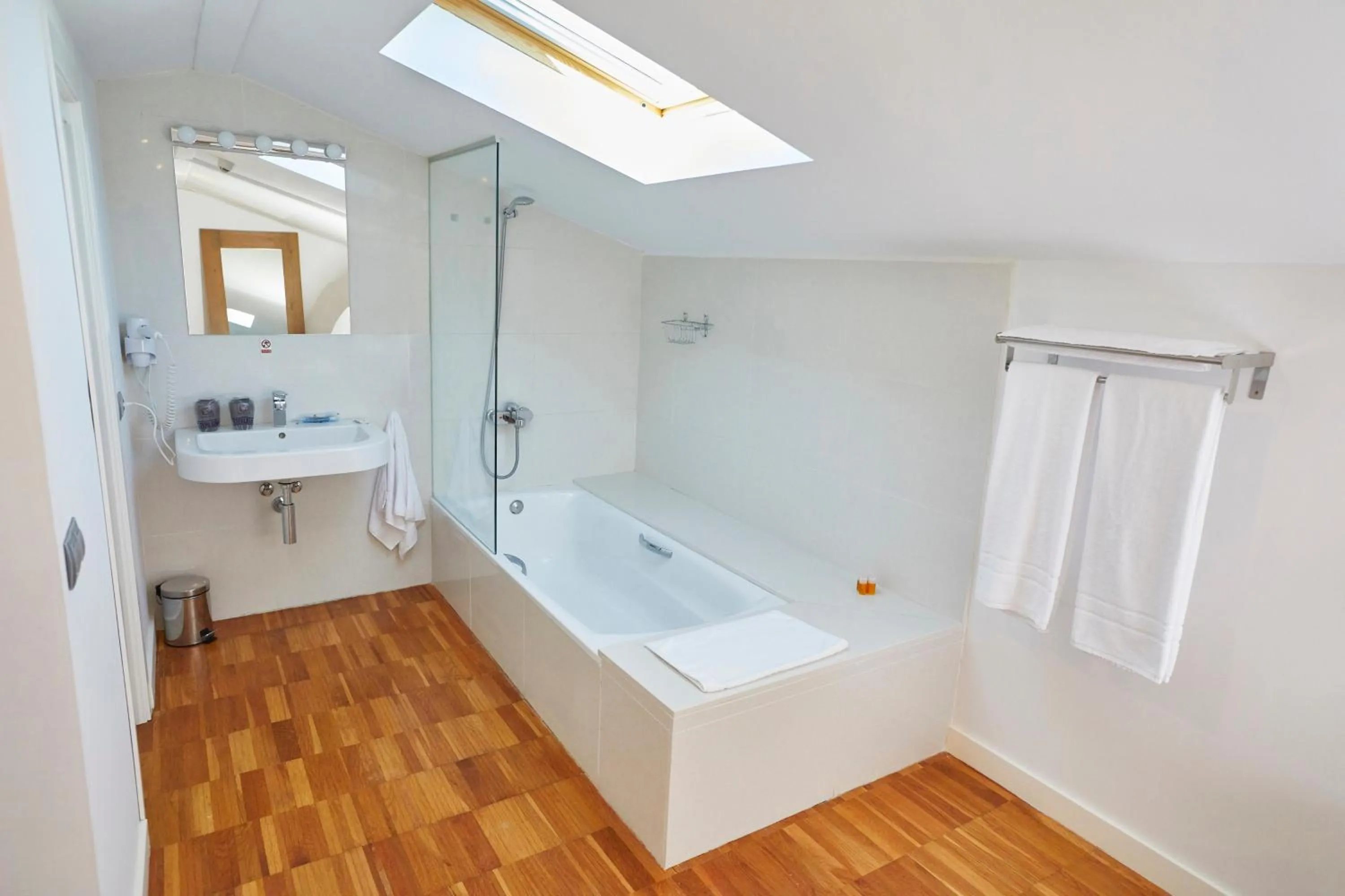 Shower in Alqueria de Vilches