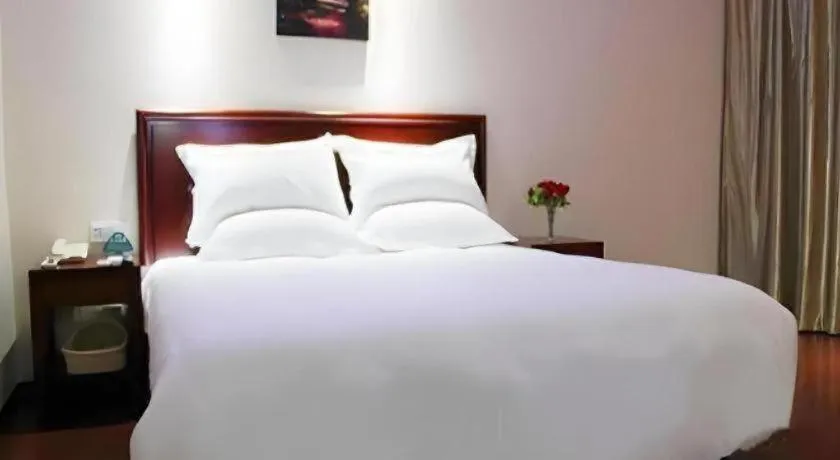 Bed in GreenTree Inn Shanghai Jiading Anting Motor City Express Hotel