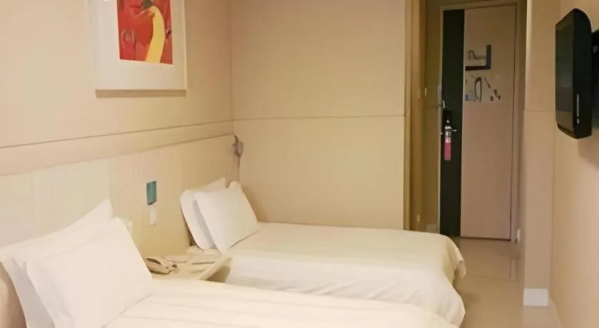 Bed in Jinjiang Inn Hangzhou Lin'an Qianwang Street