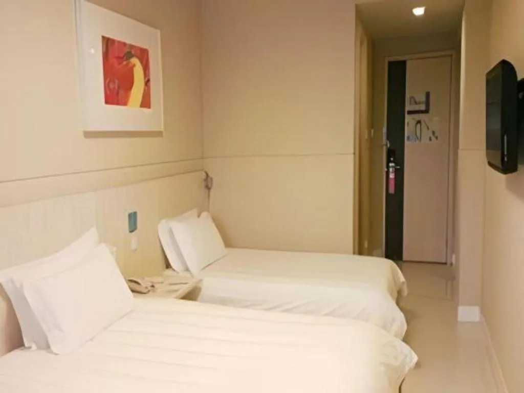 Bed in Jinjiang Inn Hangzhou Lin'an Qianwang Street