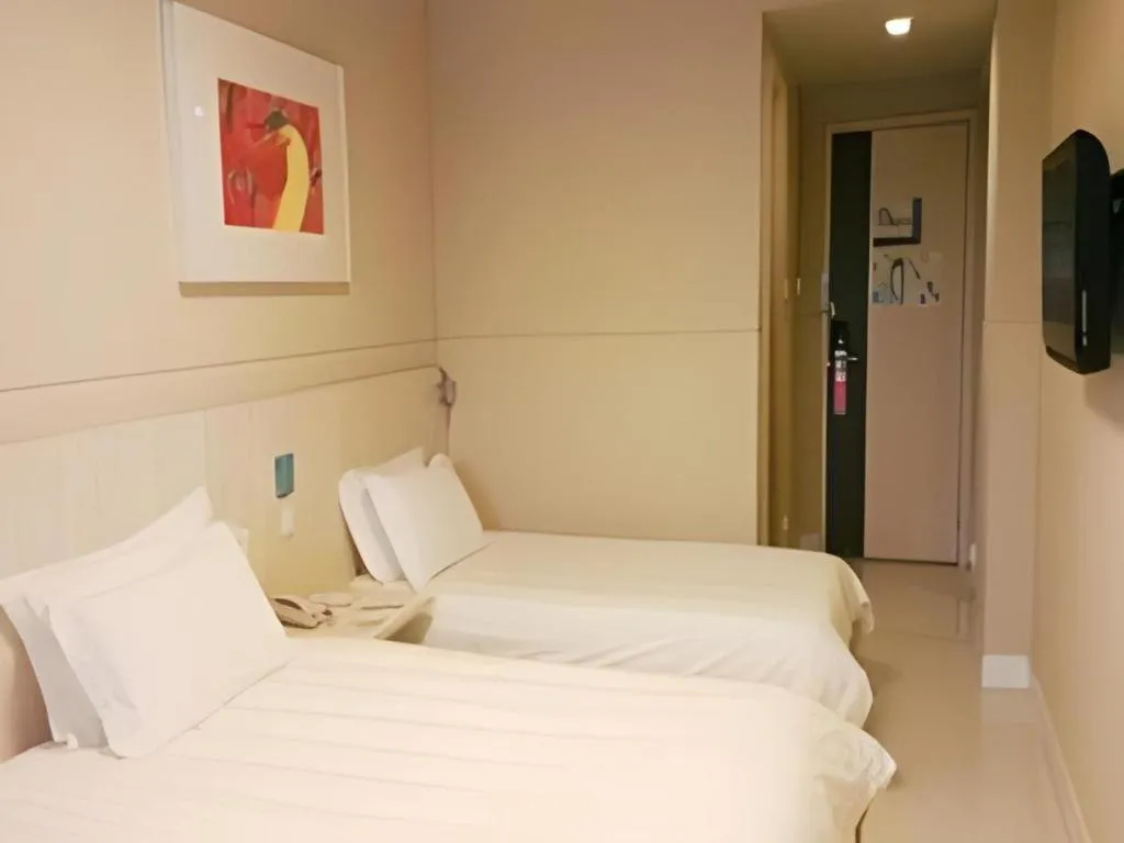 Bed in Jinjiang Inn Hangzhou Lin'an Qianwang Street