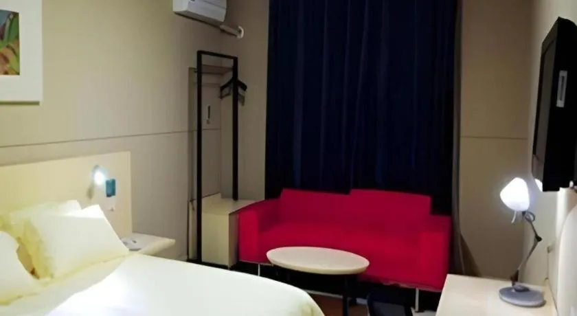 Bed in Jinjiang Inn Hangzhou Lin'an Qianwang Street