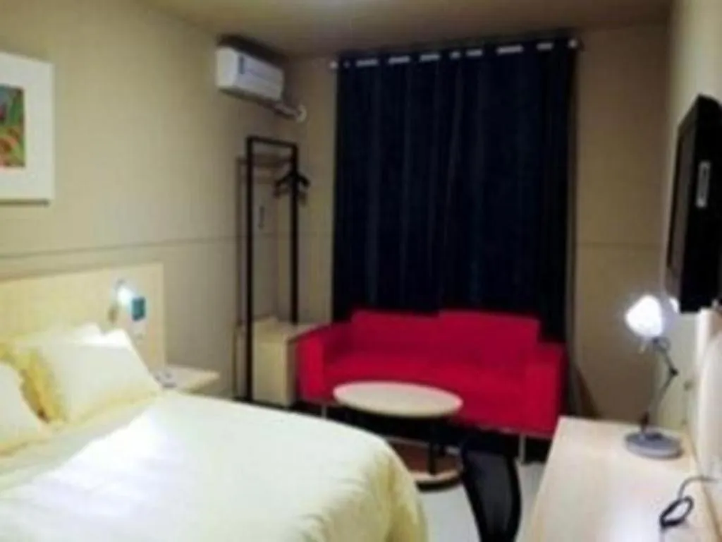 Bed in Jinjiang Inn Hangzhou Lin'an Qianwang Street