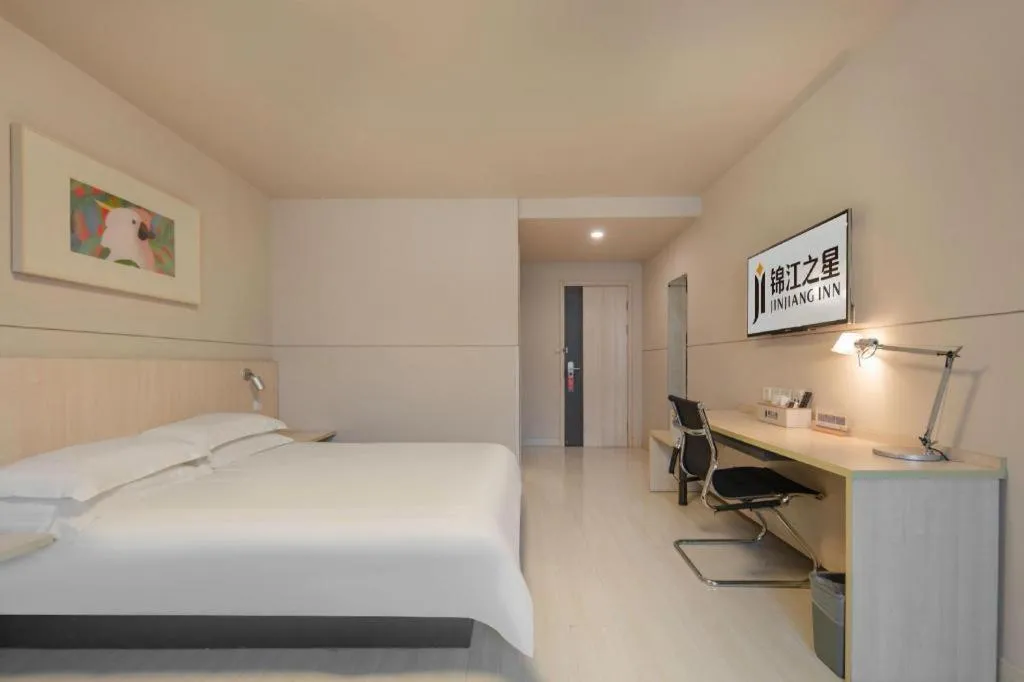 Bed in Jinjiang Inn Hangzhou Lin'an Qianwang Street