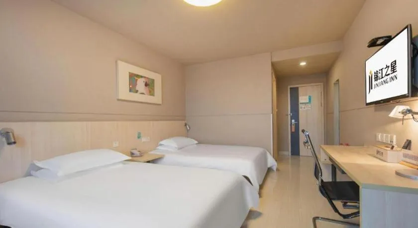 Bed in Jinjiang Inn Hangzhou Lin'an Qianwang Street