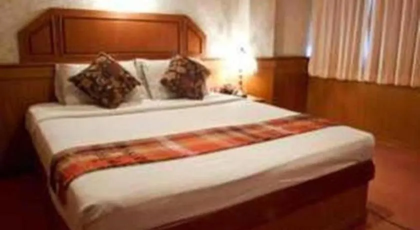 Bed in Sakol Grand Palace Hotel