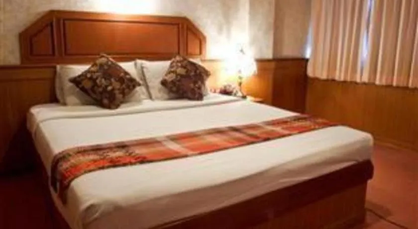 Bed in Sakol Grand Palace Hotel