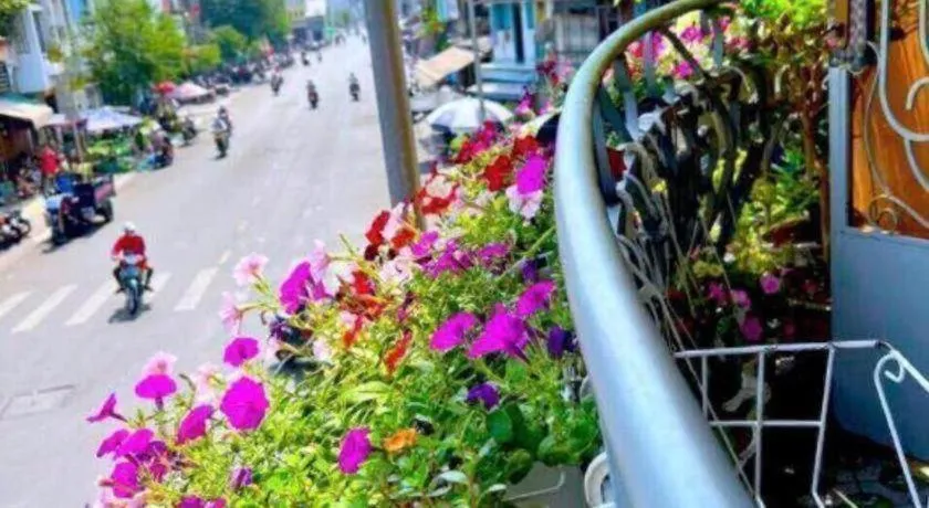 Son Tung Hotel - De Tham Street