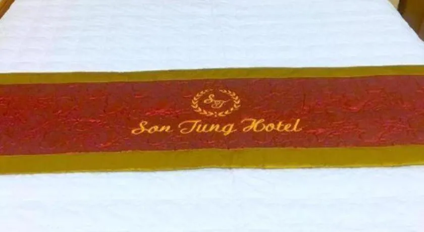 Son Tung Hotel - De Tham Street
