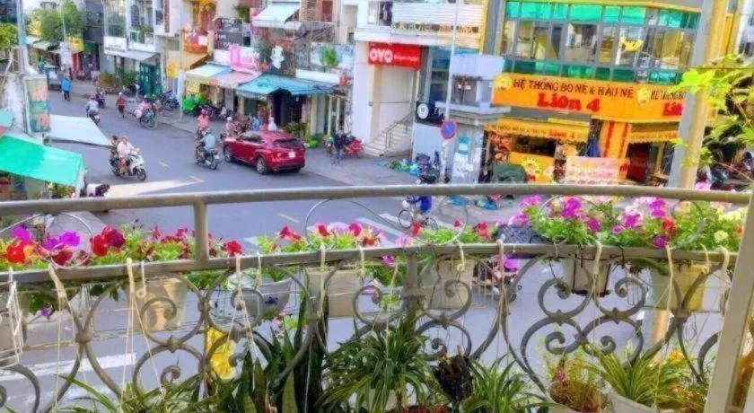 Son Tung Hotel - De Tham Street