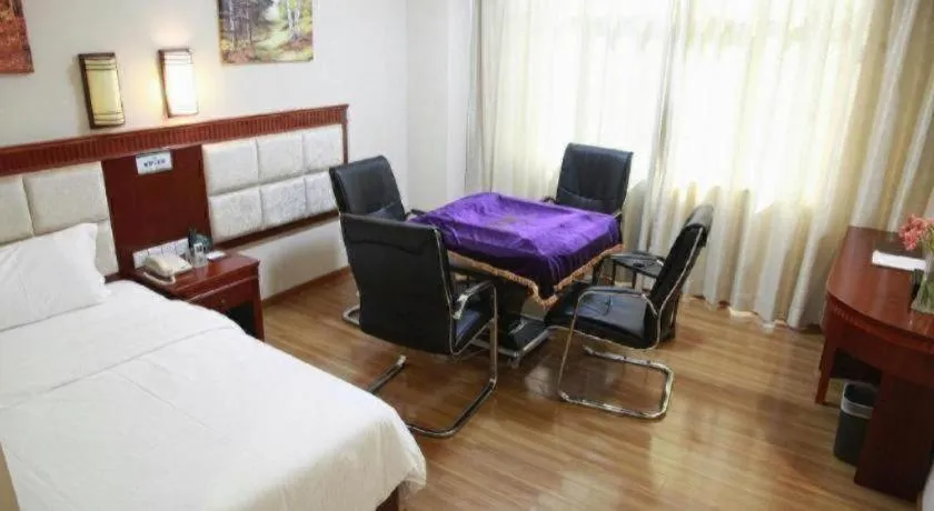 Bed in GreenTree Inn Guangdong Huizhou Chenjiang Intercity Rail Station Business Hotel