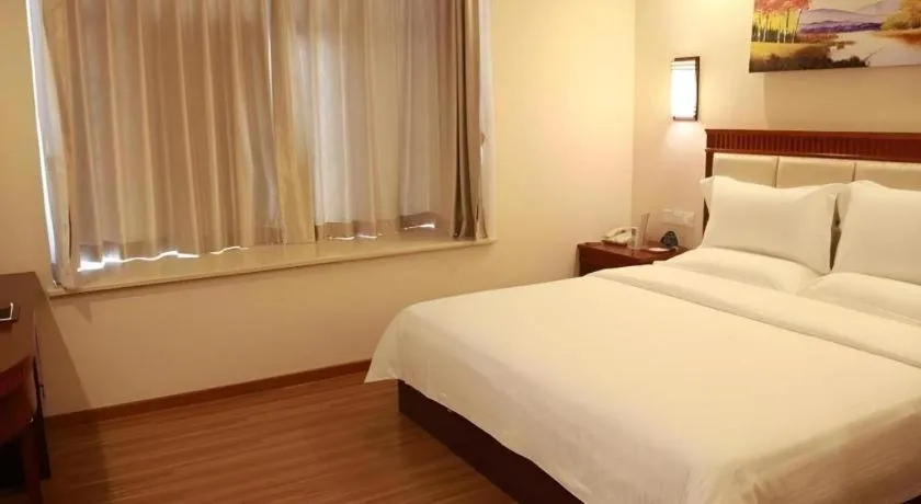 Bed in GreenTree Inn Guangdong Huizhou Chenjiang Intercity Rail Station Business Hotel