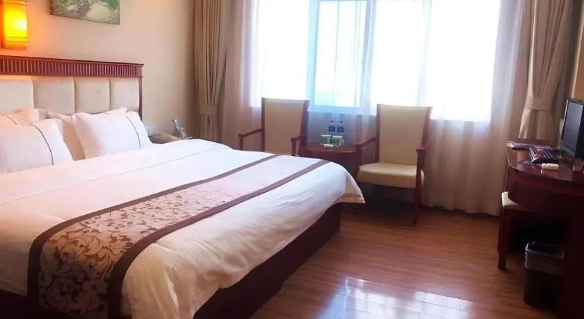 Bed in GreenTree Inn Guangdong Huizhou Chenjiang Intercity Rail Station Business Hotel
