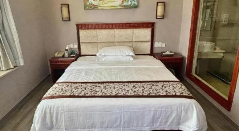 Bed in GreenTree Inn Guangdong Huizhou Chenjiang Intercity Rail Station Business Hotel